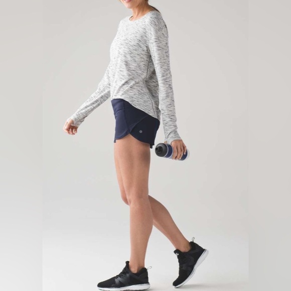 Lululemon Speed Short (4-way Stretch 2.5")- Midnight Navy/ Size 12 - Picture 5 of 7